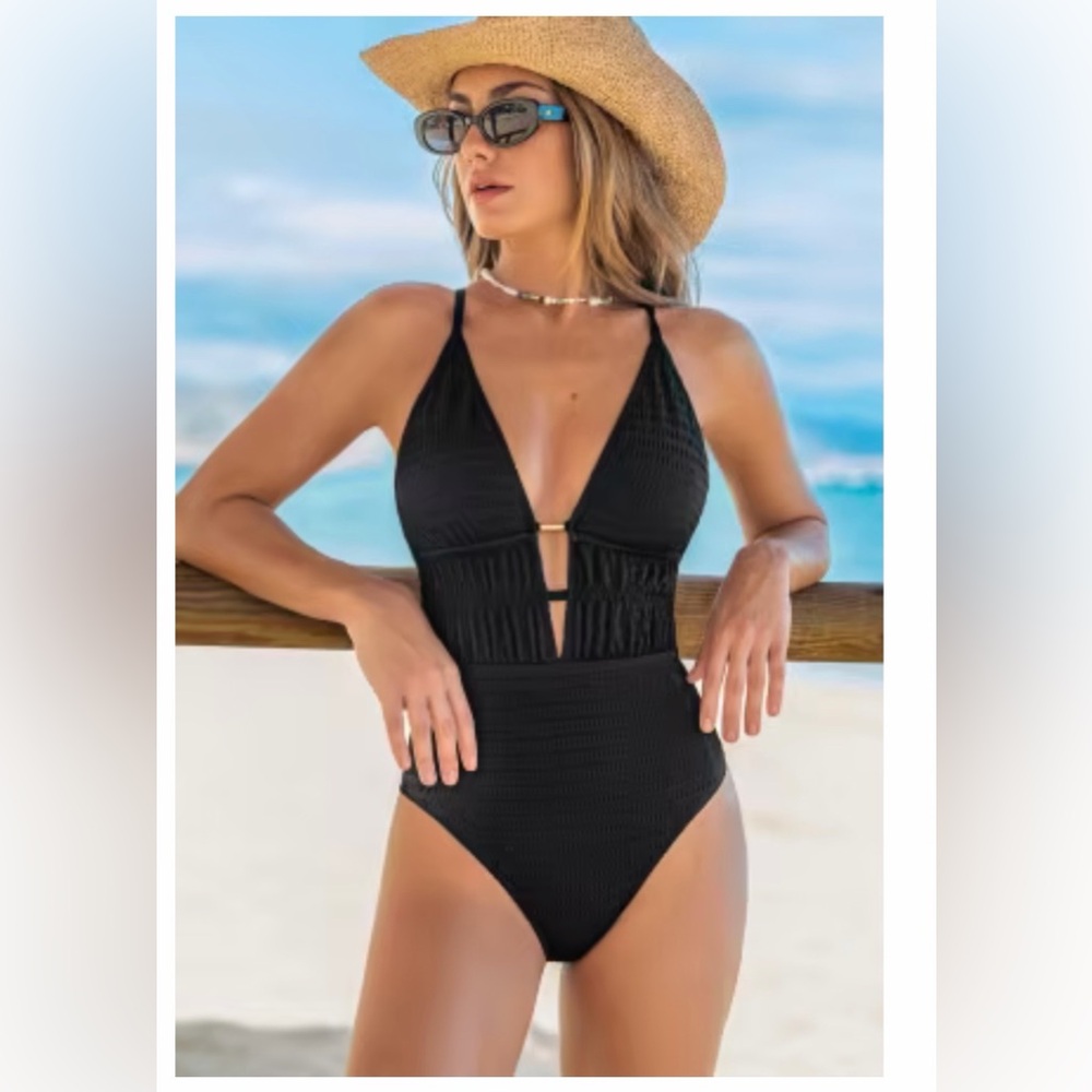 🌴Cupshe Elegant Black Swimsuit